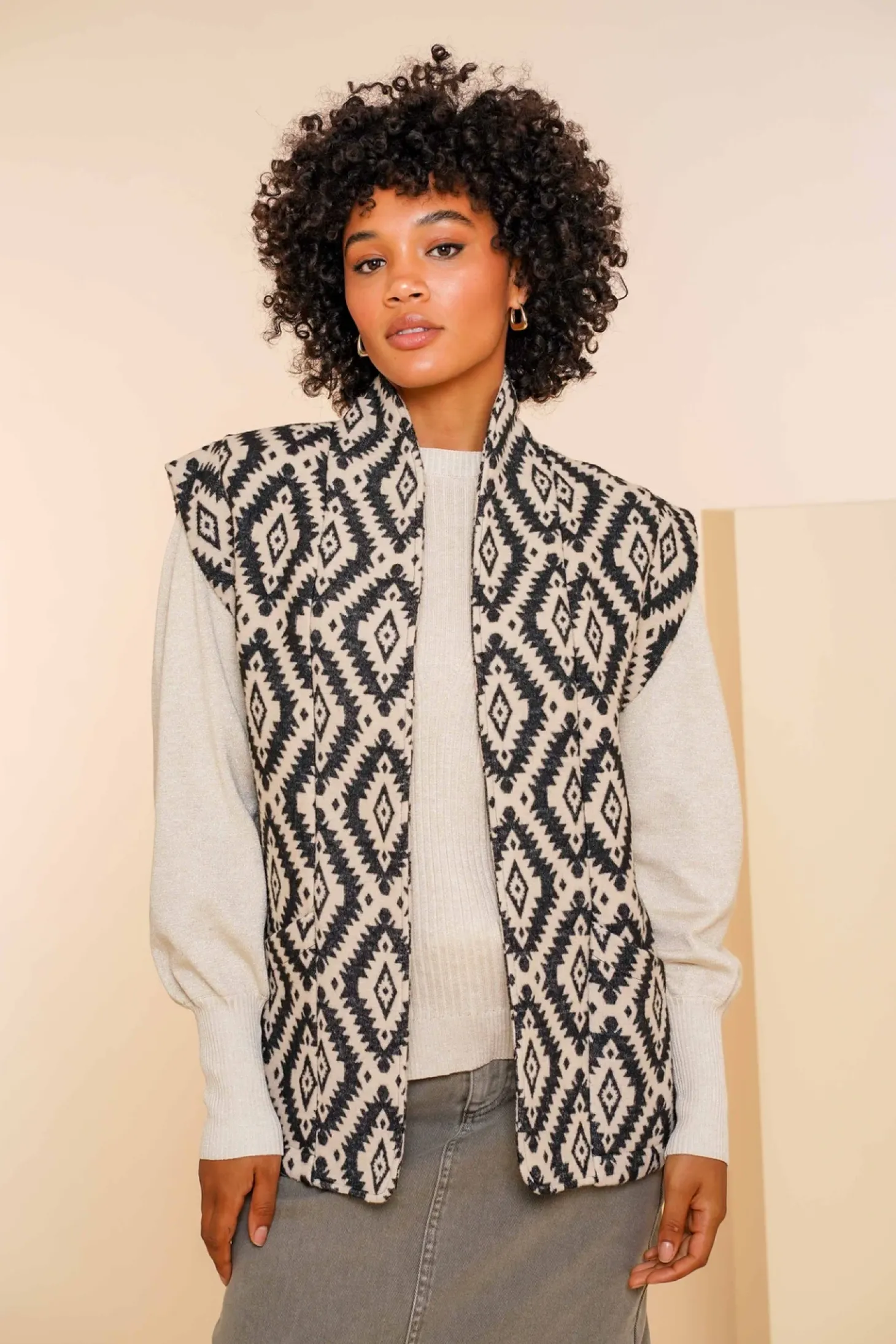 Truien & Vesten*Geisha Fashion Geisha Dames Gilet Met Jacquard Gebreid Patroon 45584-21 zwart