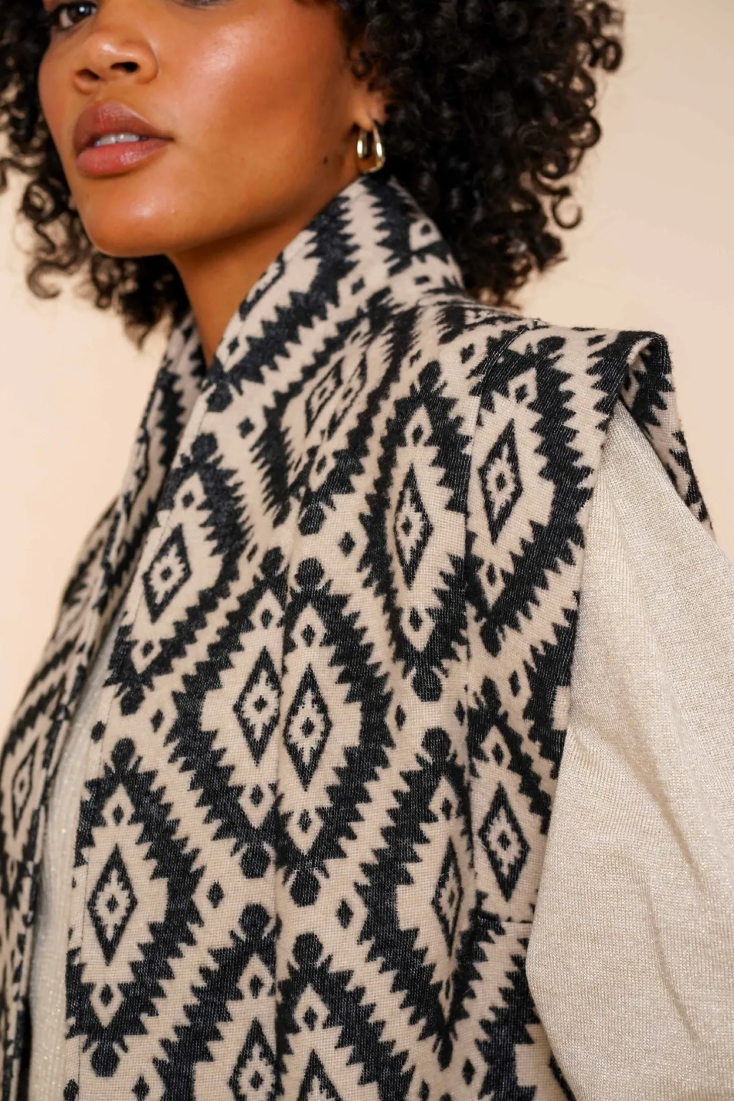 Truien & Vesten*Geisha Fashion Geisha Dames Gilet Met Jacquard Gebreid Patroon 45584-21 zwart