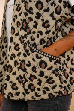 Jasjes & Blazers*Geisha Fashion Geisha Dames Oversized Gilet Met Panterprint 45618-20 sand