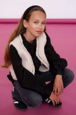 Truien & Vesten*Geisha Fashion Geisha Girls Teddy Gilet Met Broderie 45553K-19 off-white